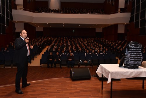 Conférence intitulée  «Balistique des blessures et les matériaux de protection balistique» a été réalisée par MdCfs. G.İbrahim Öğünç