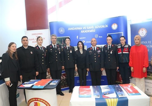 L’Académie de gendarmerie et garde côtière est dans la foire intitulée "Le talent est partout " à Trabzon